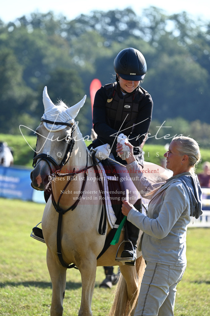 DSC_5372 | Pferde- und Turnierfotografie in Westsachsen. Pferdeportraits, Auftragszeichnungen und intuitive Kunst.