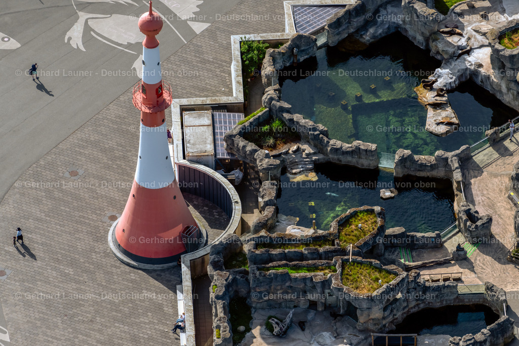 4030398 | BREMERHAVEN 01.06.2020 Leuchtturm als historisches Seefahrtszeichen am " Zoo am Meer " im Ortsteil Mitte-Süd in Bremerhaven im Bundesland Bremen, Deutschland. Weiterführende Informationen bei: Zoo am Meer Bremerhaven GmbH. // Lighthouse as a historic seafaring character am " Zoo on Meer " in the district Mitte-Sued in Bremerhaven in the state Bremen, Germany. Further information at: Zoo am Meer Bremerhaven GmbH. Foto: Gerhard Launer