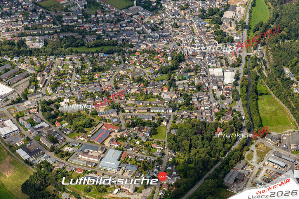 Das Luftbild der Stadt Naila wurde 2021 vom Flugzeug heraus erstellt (keine Drohne) Aufnahmehöhe ca.450 Meter- hohe Bildauflösung und Druck-Qualität garantiert!