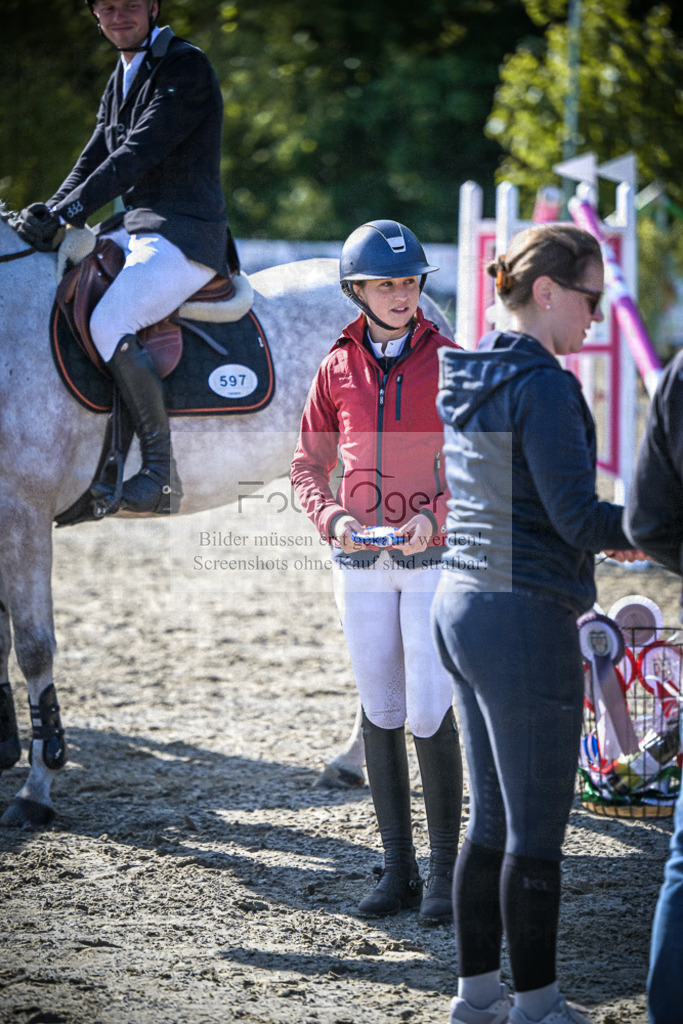 DOS_7296 | Entdecke hochwertige Reitturnierfotos von Foto Oger. Professionell, emotional und authentisch – jetzt Lieblingsmomente im Shop bestellen.Deutschlandweite Turnierfotografie. - Realisiert mit Pictrs.com