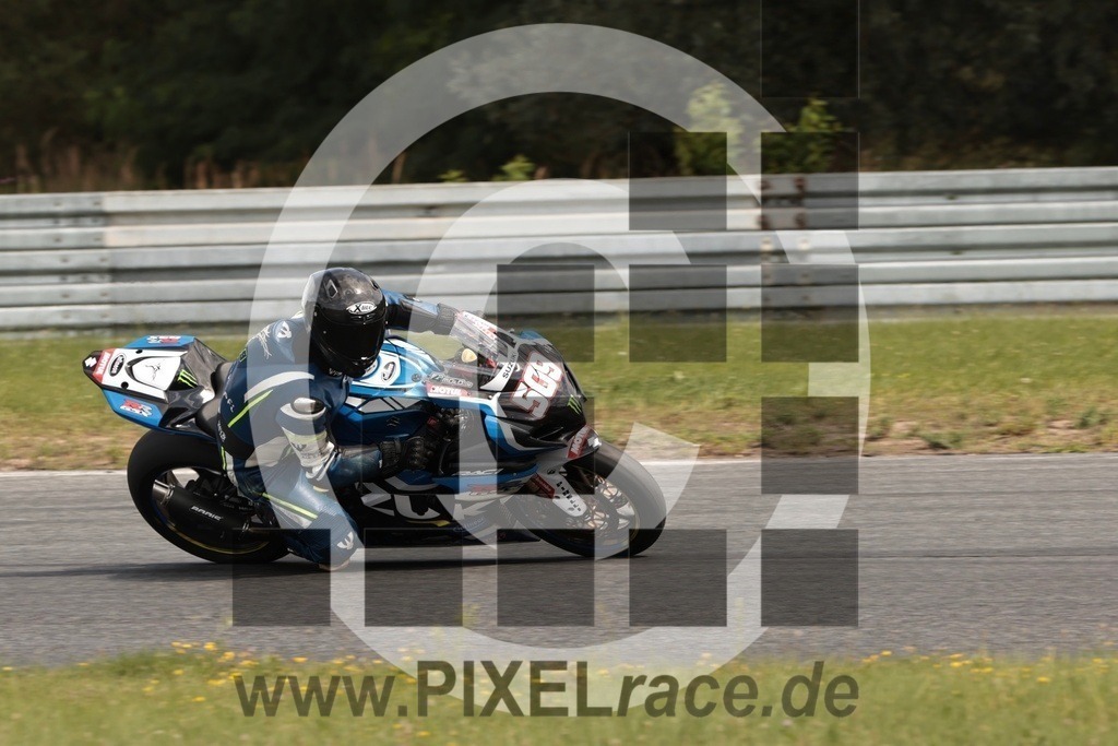 0509-20250811_11197 | Schöne Erinnerungen an spannende Momente - das festzuhalten ist unser Job. PIXELrace.de ist seit 2003 auf den Rennstrecken Europas unterwegs um die Action draußen beim Fahren und die wunderbare Stimmung imm Fahrerlager für euch einzufangen.