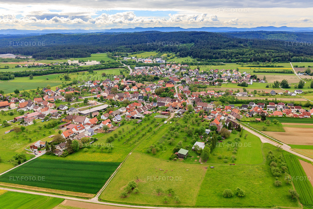 Luftbild: Ortsansicht von Westen im Ortsteil Wittershausen in Vöhringen im Bundesland Baden-Württemberg in Deutschland. Foto: IMG_114737.jpg vom 31.05.2019 durch Werner Riehm/FLY-FOTO.de