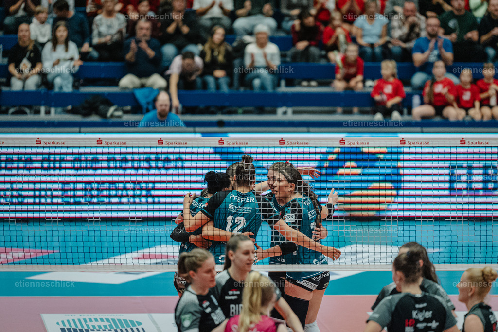 Dresdner SC - Binder Blaubären TSV Flacht, DEKRA 1. Bundesliga Frauen, Volleyball | Im Bild: Teamkreis nach Punkt Dresdner SC24.10.2026, Dresdner SC -  Binder Blaubären TSV Flacht, DEKRA 1. Bundesliga Frauen, Volleyball, Deutschland, Dresden, Cyberport Arena