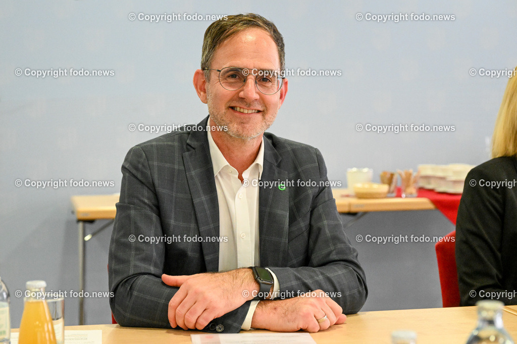 Pressekonferenz LH-StvIn Christine Haberlander (VP)_ Dialogwoche Alkohol_ 03.05.2023-9 | 03.05.2023, Presseclub Linz, AUT, Pressekonferenz LH-StvIn Christine Haberlander (VP), 4. Dialogwoche Alkohol, Alkohol in Oberoesterreich – Praevention, Beratung, Behandlung, Aktuelle OOe-Zahlen zum Konsum, im Bild Michael Pecherstorfer (Vorsitzender des OeGK-Landesstellenausschusses)