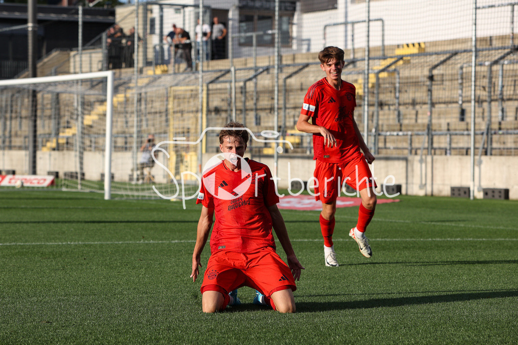 FC Bayern Amateure - SpVgg Bayreuth | Jubel nach dem Treffer zum 2-0 fuer die Bayern Amateure duch Jonathan Asp JENSEN (FCB #8) / Freude / Tor / Torschuetze