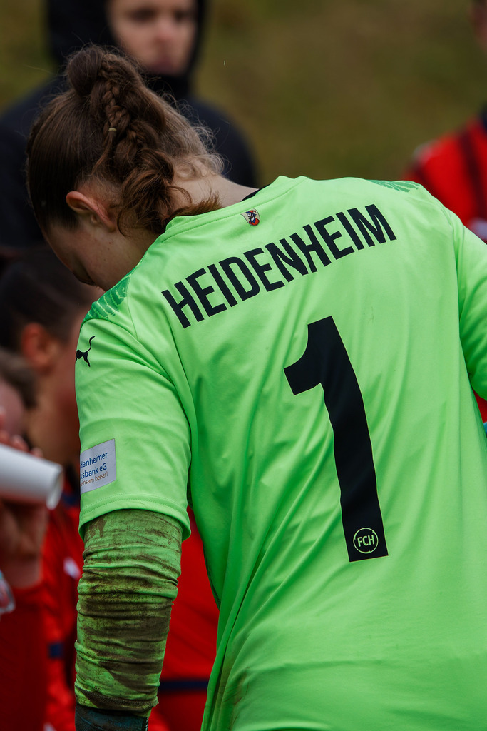 HOHFCH_251109_7787 | 1.FC Heidenheim 1846 II vs. GAST, Fußball, Frauen, Bezirksliga, 2025/2026, X. Spieltag, 03.10.2025 in Heidenheim, Kunstrasen b. Voith-Arena West(Foto: Michael Bulling) - Realisiert mit Pictrs.com