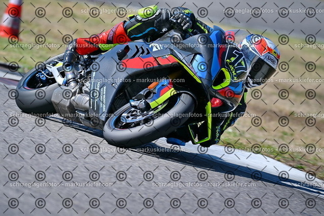 26bt04-0237 | markuskiefer.com - Realisiert mit Pictrs.com