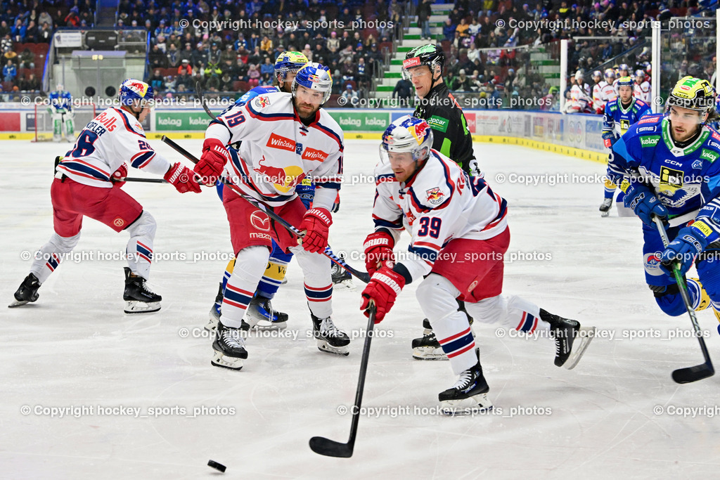 EC IDM WÄRMEPUMPEN VSV vs. EC Red Bull Salzburg | #8 Rebernig Maximilian EC VSV, #39 Genoway Charles EC Redbull Salzburg, #19 Rowe Andrew EC Redbull Salzburg, HRIBAR MATJAZ Referee, #26 Hochkofler Peter EC Redbull Salzburg, EC IDM WÄRMEPUMPEN VSV vs. EC Red Bull Salzburg, EC IDM WÄRMEPUMPEN VSV vs. EC Red Bull Salzburg am 17.01.2025 in Villach (Stadthalle Villach), Austria, (Photo by Bernd Stefan)