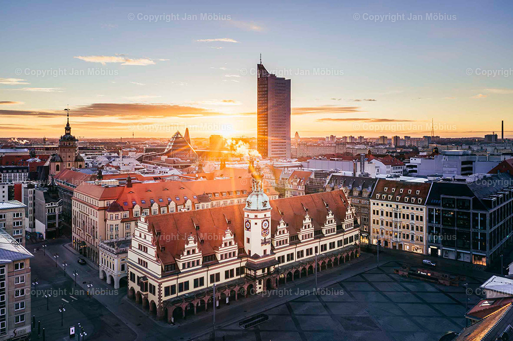 Marktplatz Leipzig | Der Marktplatz Leipzig ist das historische Herz der Stadt – voller Geschichte, architektonischer Eleganz und urbanem Leben. Zwischen dem Alten Rathaus, Märkten, Events und Straßenmusik pulsiert hier Leipzig pur. - Realisiert mit Pictrs.com