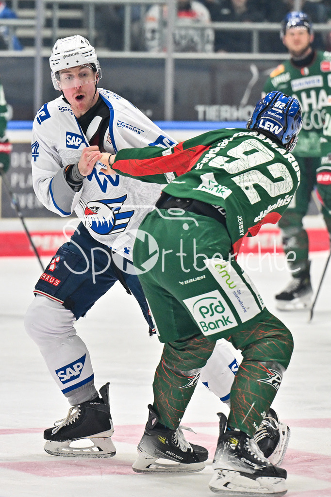 Augsburger Panther - Adler Mannheim | AUGSBURG, GERMANY - 28. DECEMBER: im Bild der Faustkampf zwischen Dan RENOUF (Adler Mannheim 4) und Joseph CRAMAROSSA (Augsburger Panther 92) / Fight / Kampf / Kämpfen / Schlägerei während dem Match zwischen den Augsburger Panthern und den Adler Mannehim am 33. Spieltag der Penny DEL im Curt Frenzel Stadion