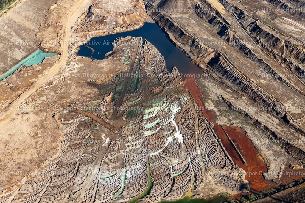 Lufbilder Bedburg-5792 | Luftbild Bedburg Bergbau- Abraumhalde " RWE Power AG " in Bedburg im Bundesland Nordrhein-Westfalen, Deutschland - Realisiert mit Pictrs.com