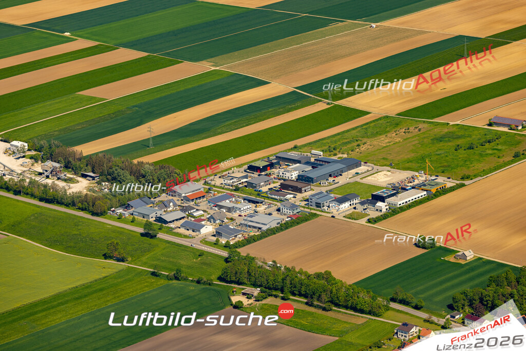 Das Luftbild zeigt : Gewebegebiet Wehringen - Die Luftaufnahme wurde 2024 vom UL-Flugzeug aus erstellt ( keine Drohne ) - Hochauflösende Luftaufnahme - Für grossformatige Ausdrucke geeignet. Die Geschenkidee !Mit Lizenz und Bildrechte bestellbar