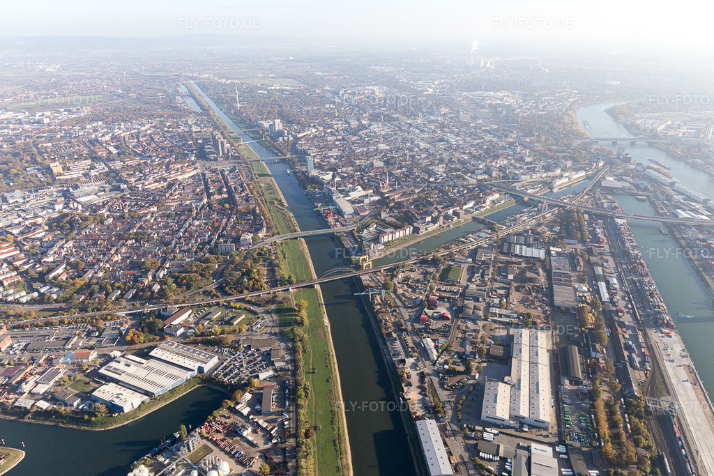 Luftbild: Jungbuschbrücke im Ortsteil Neckarstadt-West in Mannheim im Bundesland Baden-Württemberg in Deutschland. Foto: IMG_095486.jpg vom 30.10.2016 durch Werner Riehm/FLY-FOTO.de