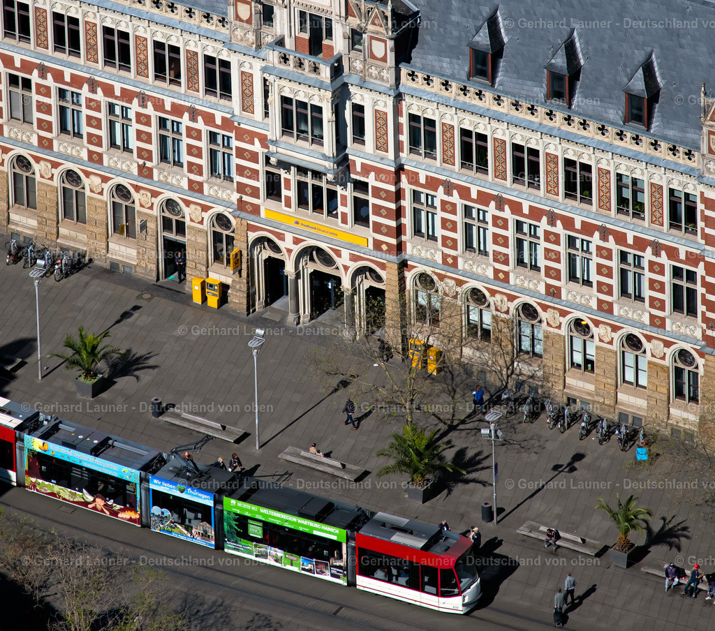 9102204 | ERFURT 07.05.2020 Fassaden und Straßenführung der bekannten Flaniermeile und Einkaufsstraße Anger im Ortsteil Zentrum in Erfurt im Bundesland Thüringen, Deutschland. Weiterführende Informationen bei: Landeshauptstadt Erfurt,  SWE Stadtwerke Erfurt GmbH. // street guide of famous promenade and shopping street Anger in the district Zentrum in Erfurt in the state Thuringia, Germany. Further information at: Landeshauptstadt Erfurt,  SWE Stadtwerke Erfurt GmbH. Foto: Gerhard Launer