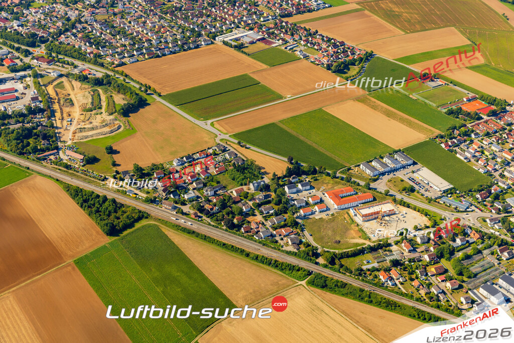 Luftaufnahme von Alteglofsheim - Die Luftaufnahme wurde 2025 vom UL-Flugzeug heraus erstellt ( keine Drohne ) - Hochauflösende Luftaufnahme - für professionelle Ausdrucke geeignet. Die Geschenkidee !Mit Lizenz und Bildrechte bestellbar
