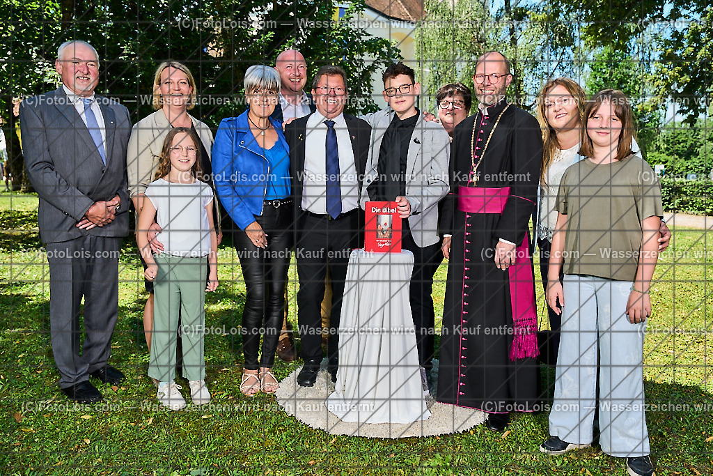 ALP1353_PfarrFirmung Wieselburg_Firmling-PateIn_Familie | (C)FotoLois.com, Alois Spandl, Firmung in der Pfarrkirche Wieselburg mit Generalvikar Dr. Christoph Weiss, Dechant Pfarrer Daniel Kostrzycki und Monignore Franz Dammerer, Sa 15. Juni 2024.