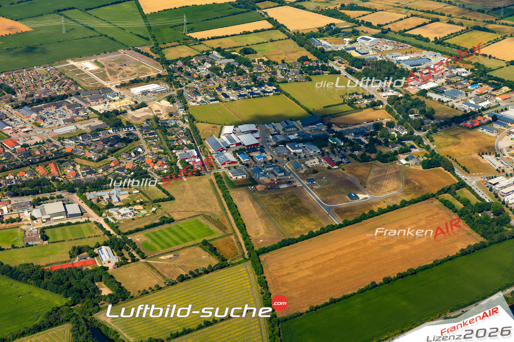 Das Luftbild der Stadt Handewitt wurde 2022 vom Flugzeug heraus erstellt (keine Drohnen-Aufnahmen) Aufnahmehöhe ca.450 Meter- hohe Bildauflösung und Druck-Qualität. Garantiert!