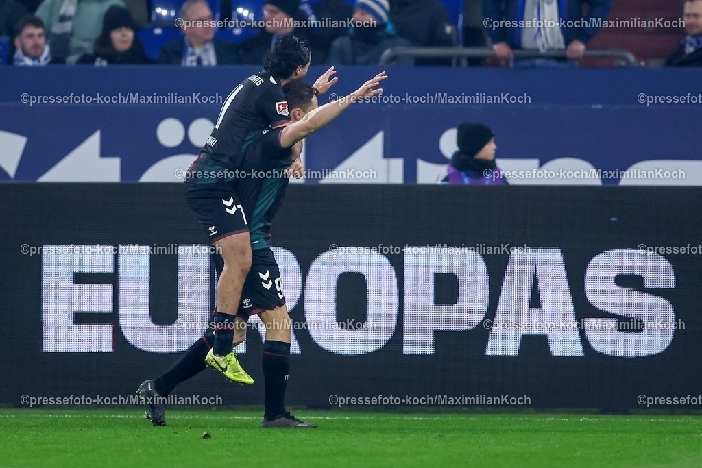 S0401022501047 | 01.02.2025, Fußball, FC Schalke 04 - 1. FC Magdeburg, 2.. Fußball Bundesliga, 20. Spieltag, Veltins-Arena Gelsenkirchen, Saison 2024 2025: Torjubel nach dem 2:0 durch Martijn Kaars (1.FC Magdeburg #9) DFB regulations prohibit any use of photographs as image sequences and or quasi-video.