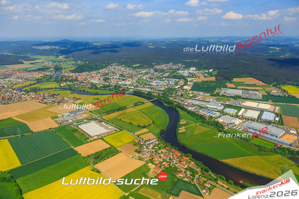 Die Luftaufnahme der Stadt Regenstauf wurde vom UL-Flugzeug heraus erstellt ( keine Drohne )- hohe Auflösung für beste Qualität