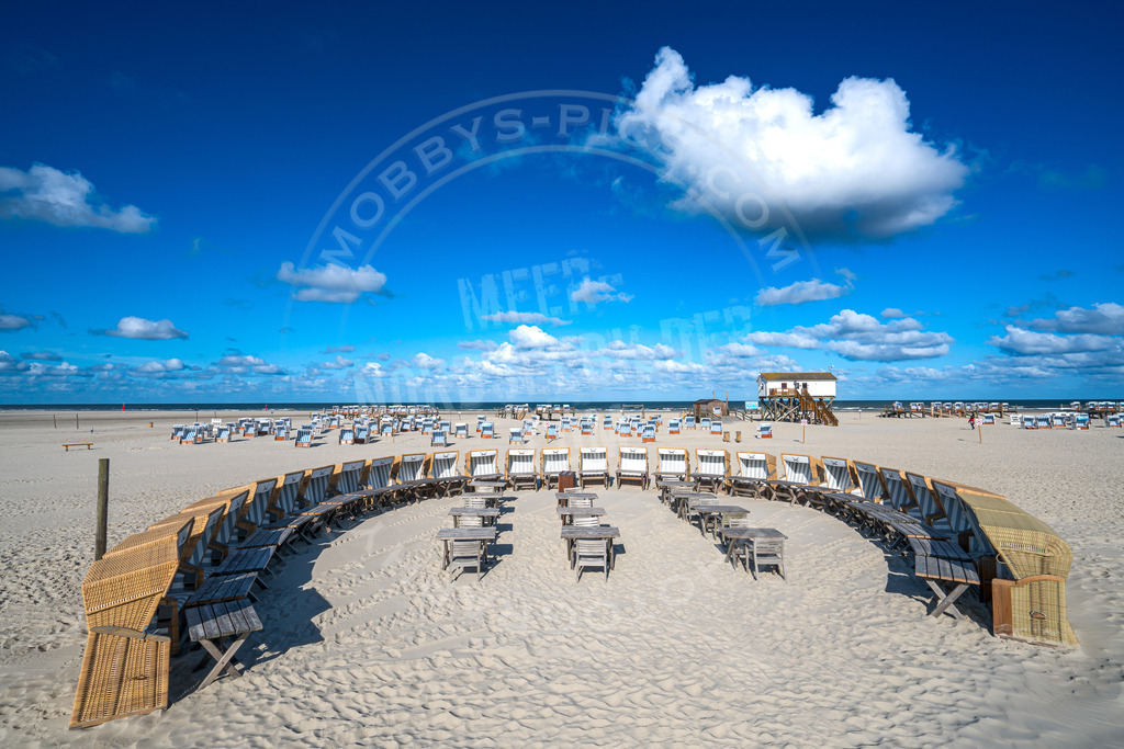 Strandkörbe vor der Arche Noah | Morgens am Strand von St. Peter Bad