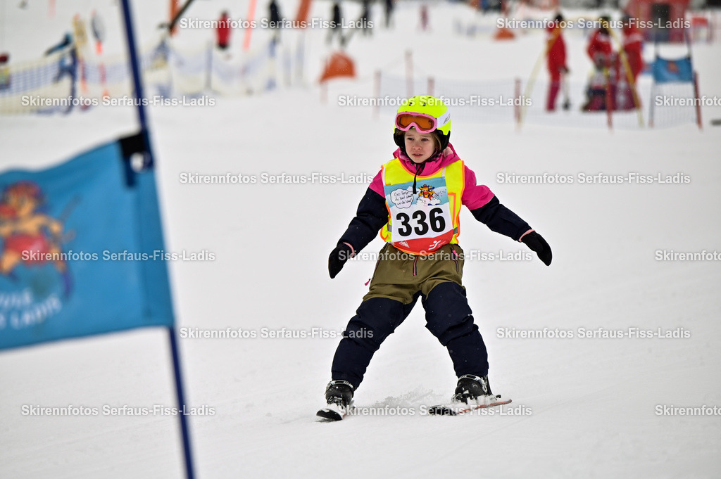 SRF_20.02.2026_0022 | Skirennfotos,Serfaus,Fiss,Ladis,Kinderskirennen,Winter,Tirol,Oberland,skirace,SFL,feelfree,weil wir's genießen,ski,Ski,skifahren,Sonnenplateau, - Realisiert mit Pictrs.com