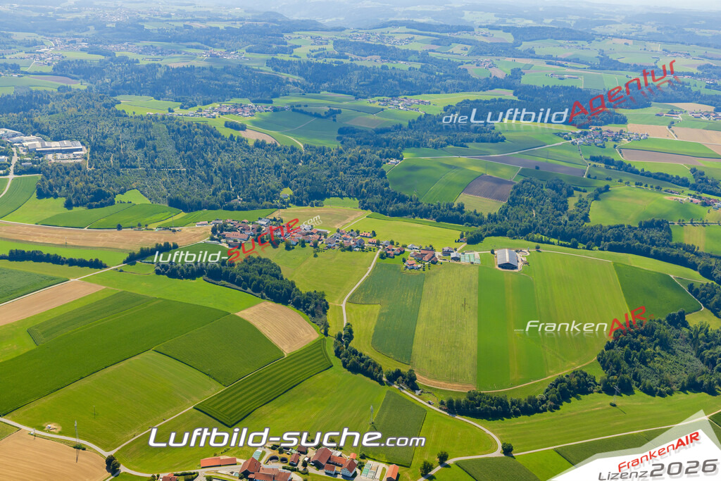 Klassische Luftaufnahme ohne Drohne zeigt:Renfting bei Hauzenberg - Die Luftbildaufnahme wurde 2025 vom UL-Flugzeug heraus erstellt ( keine Drohne ) - Hochauflösende Luftaufnahme -Nicht vergleichbar mit Google Maps oder Satelittenbilder- Die Geschenkidee !Mit Lizenz und Bildrechte bestellbar