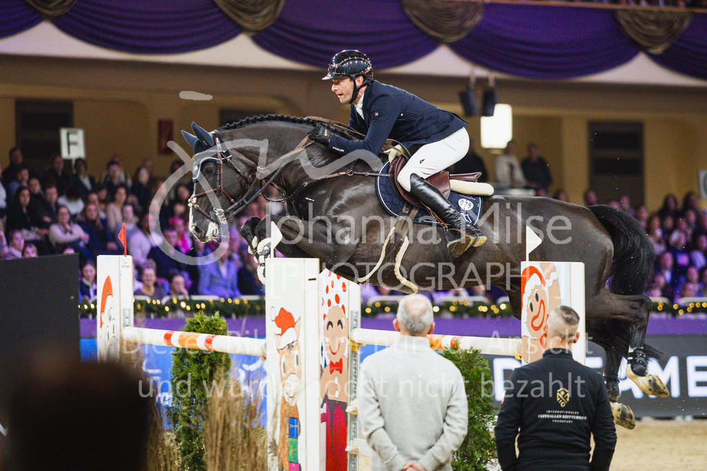 251221_IFRF_Jumping_GP-128 | Deine schönsten Turniermomente als professionelle Fotos! Entdecke hochwertige Pferdesport-Fotografie im Online-Shop. Jetzt Fotos finden & bestellen!