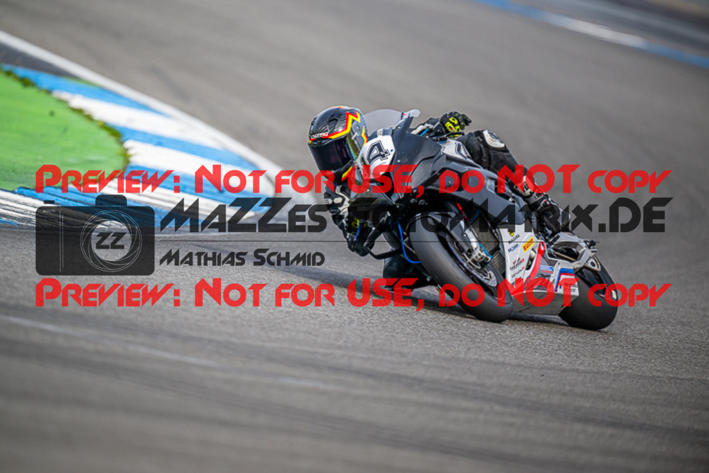 MaZZes_FotoMatrix_230410_6089-2 | WEISS