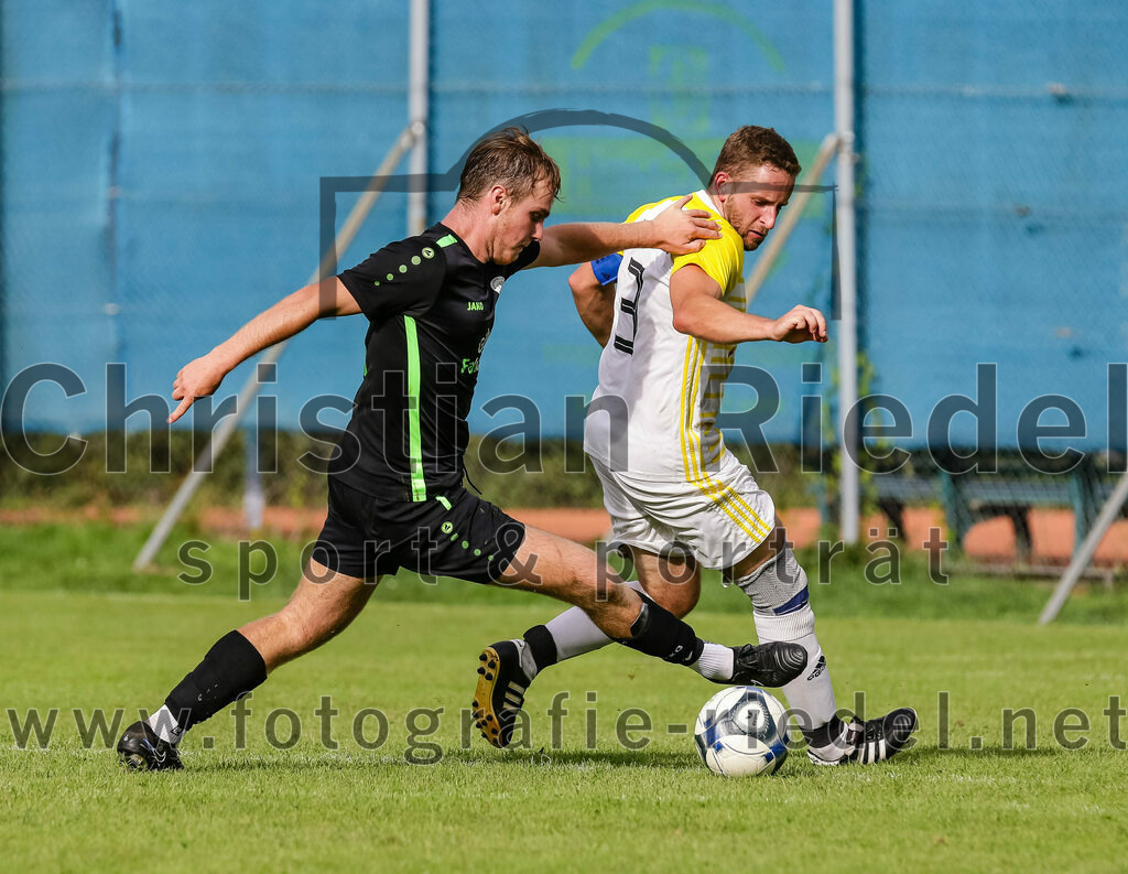2023-09-17_085_SpVgg_Neuching_gegen_FC_Langenpreising | Neuching, Deutschland, 17.09.2023:
Fußball, A-Klasse 2023 / 2024, 7. Spieltag, SpVgg Neuching gegen SpVgg Langenpreising, Endergebnis: 5:1

Johannes Graf (SpVgg Neuching, #8), Martin Maier (SpVgg Langenpreising, #3)

Foto: Christian Riedel / fotografie-riedel.net