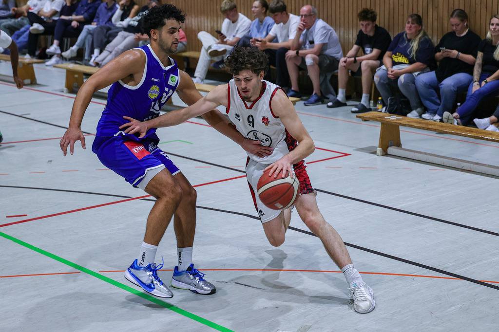 Regio Test BAYER GIANTS vs EN Baskets Schwelm-83 | Fotos von Basketballspielen aus dem Raum NRW fotografiert von Gero Mueller-Laschet und Daniel Schaefer - Realisiert mit Pictrs.com