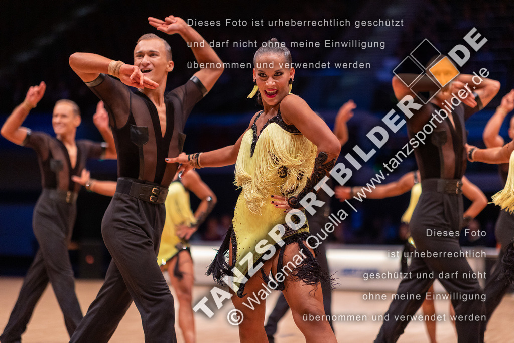 20221112-03098 | Hier finden Sie Tanz Bilder vom Latein und Standard Formationen tanzen. Sportbilder vom Tanzsport. Schöne Fotos und von Weltmeisterschaft, Europameisterschaft, Bundesliga, Regionalliga, Oberliga und Landesliga sowie von GOC Stuttgart, DanceComp, WM Bremen