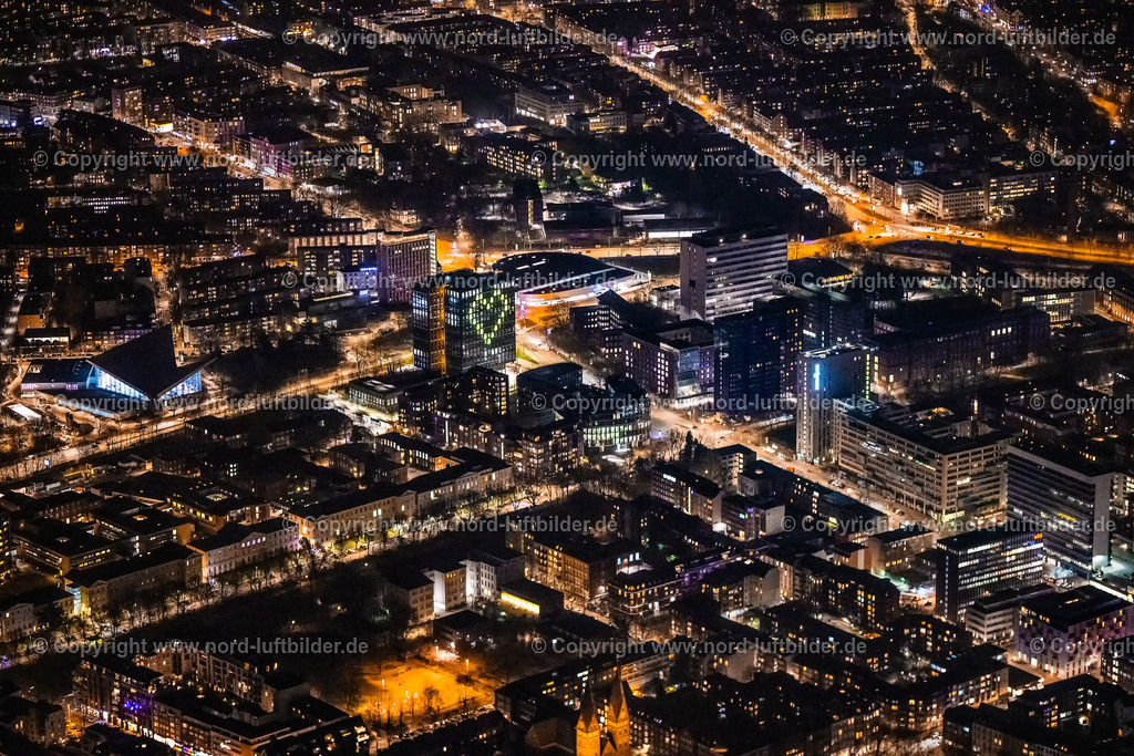 Hamburg_St_Georg_Steindamm_Herz_Nachtaufnahme_ELS_6722060325 | HAMBURG 06.03.2025 Nacht- Lichter und Beleuchtung Stadtzentrum im Innenstadtbereich an der Straße Sechslingspforte, Lübeckertordamm im Ortsteil Sankt Georg in Hamburg, Deutschland. // Night lighting the city center in the downtown area on street Sechslingspforte, Luebeckertordamm in the district Sankt Georg in Hamburg, Germany. Foto: Martin Elsen