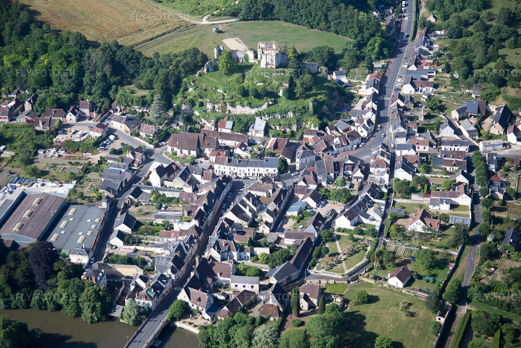 Vue aérienne: Vue de la ville à Montoire-sur-le-Loir dans le département Loir et Cher, France. Photo: IMG_081153.jpg prise le 19/06/2015 par Werner Riehm/FLY-FOTO.euRésolution de l'original: 5472 x 3648 px