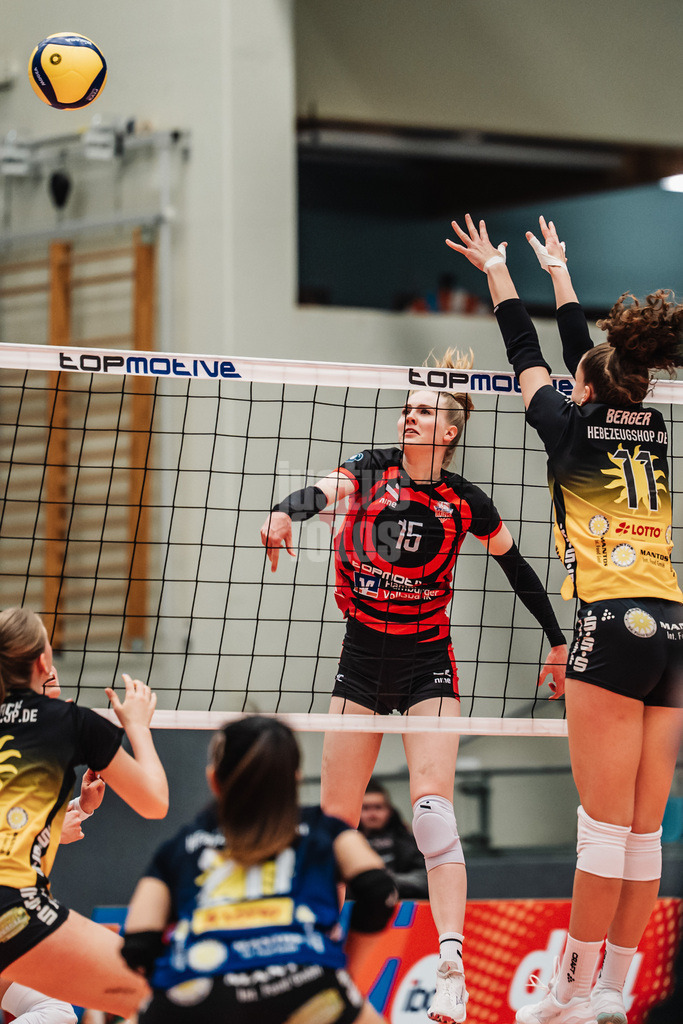 Volleyball | Frauen | Saison 2025/2026 | Volleyball Bundesliga | ETV Hamburger Volksbank Volleys vs. VfB Suhl LOTTO Thüringen | 07.03.2026 | Alexa Sophie Thaden (#15, ETV Hamburger Volksbank Volleys) beim Angriff