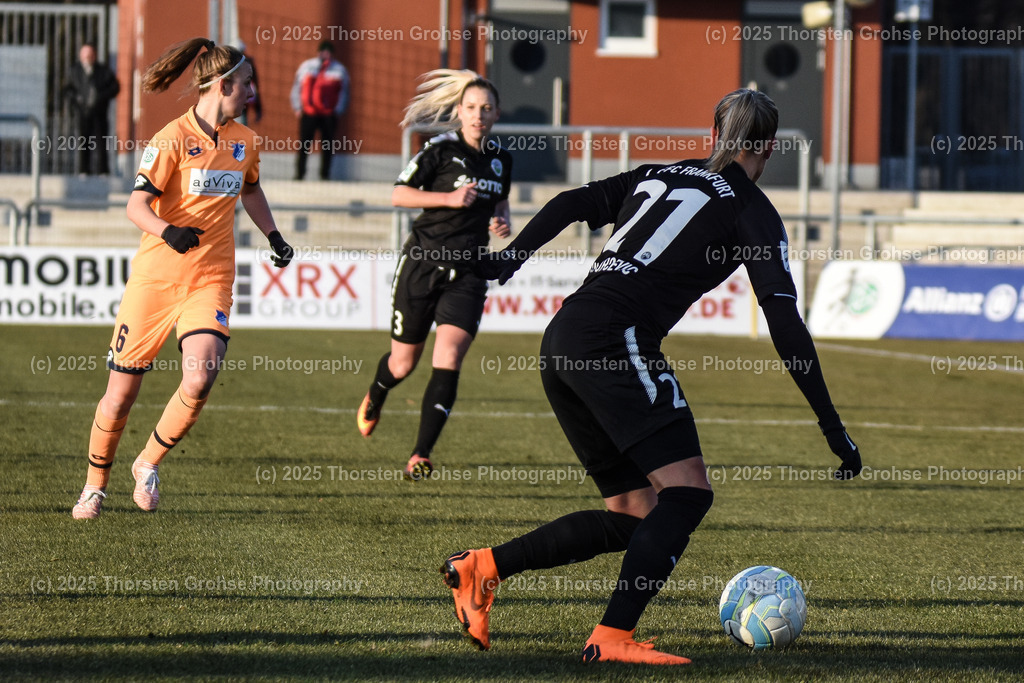 Fussball-BL Frauen 1. FFC Frankfurt vs. TSG 1899 Hoffenheim | Schumann Desiree #1 (1.FFC Frankfurt)2; Fussball-BL Frauen 1. FFC Frankfurt vs. TSG 1899 Hoffenheim, Fussball-Bundesliga Frauen am 24.02.2018 im Stadion am Brentanobad in Frankfurt/Main, (Deutschland) - Realisiert mit Pictrs.com