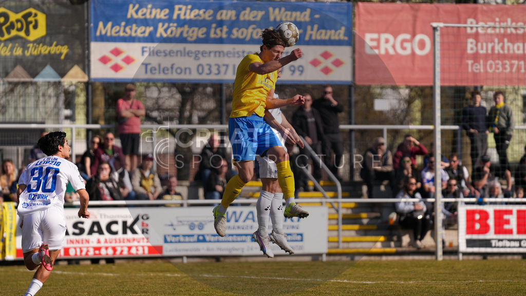 Fußball, Herren, Saison 2025/2026, Regionalliga Nordost, 24. Spieltag, FSV 63 Luckenwalde vs. 1.FC Lokomotive Leipzig, Samstag 28.02.2026, Werner-Seelenbinder-Stadion Luckenwalde, | Fußball, Herren, Saison 2025/2026, Regionalliga Nordost, 24. Spieltag, FSV 63 Luckenwalde vs. 1.FC Lokomotive Leipzig, Samstag 28.02.2026, Werner-Seelenbinder-Stadion Luckenwalde, Im Bild: Phillip König (Luckenwalde) beim Kopfball. - Realisiert mit Pictrs.com
