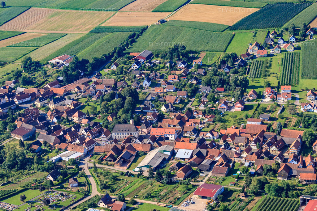 Luftbild: Temple protestant Saint-Laurent in Steinseltz im Bundesland Bas-Rhin in Frankreich. – Foto: IMG_31110.jpg vom 07.08.2010 durch Werner Riehm/FLY-FOTO.de – Auflösung des Originals: 4146 x 2764 px