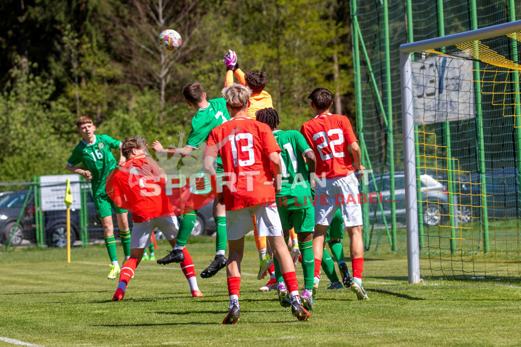 Fußball Halbfinale | Darragh Brunton (U15 Irland #16) Jan Karner (U15 Österreich #4) Ben Dumigan (U15 Irland #3) Philip Hedl (U15 Österreich #21) Jonas Peinhart (U15 Österreich #13) David Dunne (U15 Irland #11) Elias Mitterbauer (U15 Österreich #22) Fußball Halbfinale, Irland U15 - Österreich U15 am 29.04.2024 in Arnoldstein (Sportplatz), Austria, (Photo by Ernst Krawagner sport-fan.at) - Realisiert mit Pictrs.com