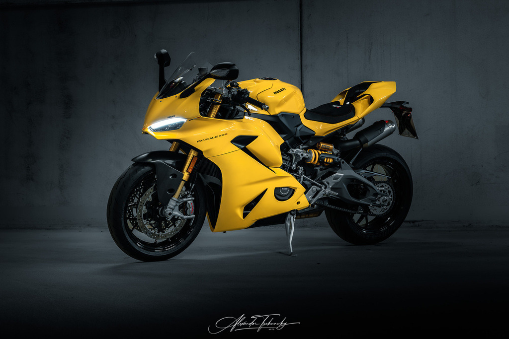 Ducati Panigake V2S | Entdecken Sie die faszinierende Welt von Alexander Tschuncky Arts: Kreative Fotografie, atemberaubende Automobilkunst und hochwertiger Bilderdruck. Lassen Sie sich inspirieren! - Realisiert mit Pictrs.com