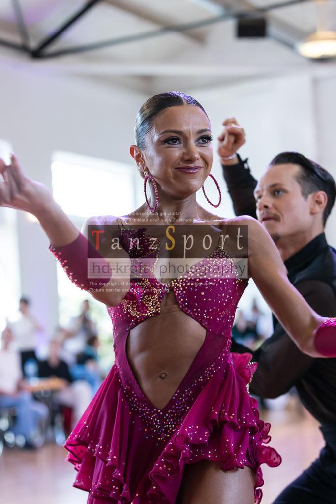20240616_D-Cup-HGR-Latein_4611 | Tanzsportbilder, Standardtanz, Lateintanz, WDSF, DTV, LTVB, dancecomp, goc, hessen tanzt, blaues band der spree, walzer, tango, wiener walzer, slowfox, quickstepp, samba, rumba, cha-cha-cha, paso doble. jive, hd-kroft photography, turniertanzsport