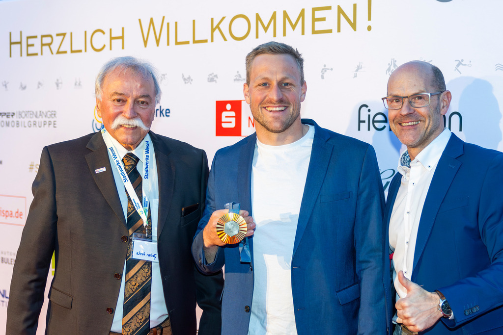 top-top.de 260306-246 | Foto, Video, Fotografie, Videografie, Fotobox, DJ, Discjockey, Musik, Musikbox, Veranstaltung, Photobooth, Amazon, Ebay, Buchtipp, Bestseller, Autor, Verlag, Buch, Wesel, Hamminkeln, NRW, Dinslaken, Rees, Drohne, Hochzeit, Party, Fotobox, Wesel, Fotograf