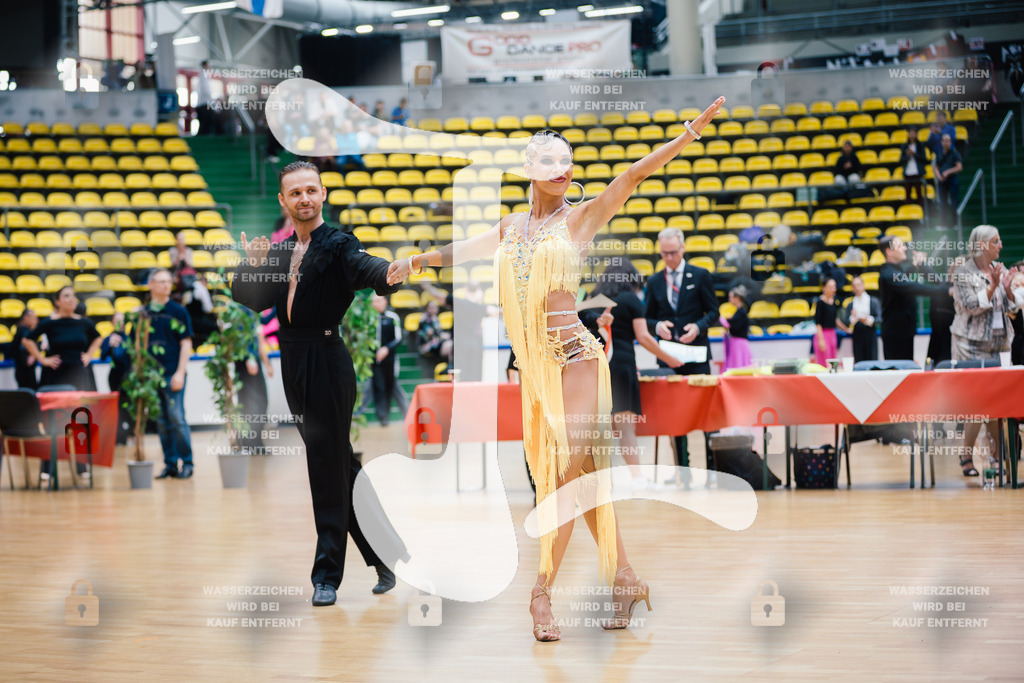 Hessen Tanzt WDSF International Open Latin 4th (83) Vitalii Zakharov _ Tabea Louisa Thaler (TC Blau-Orange Wiesbaden)-2025-05-18-5442 | Webshop for digital downloads and prints of dance sport, event & show photographer Julian Link - Realisiert mit Pictrs.com