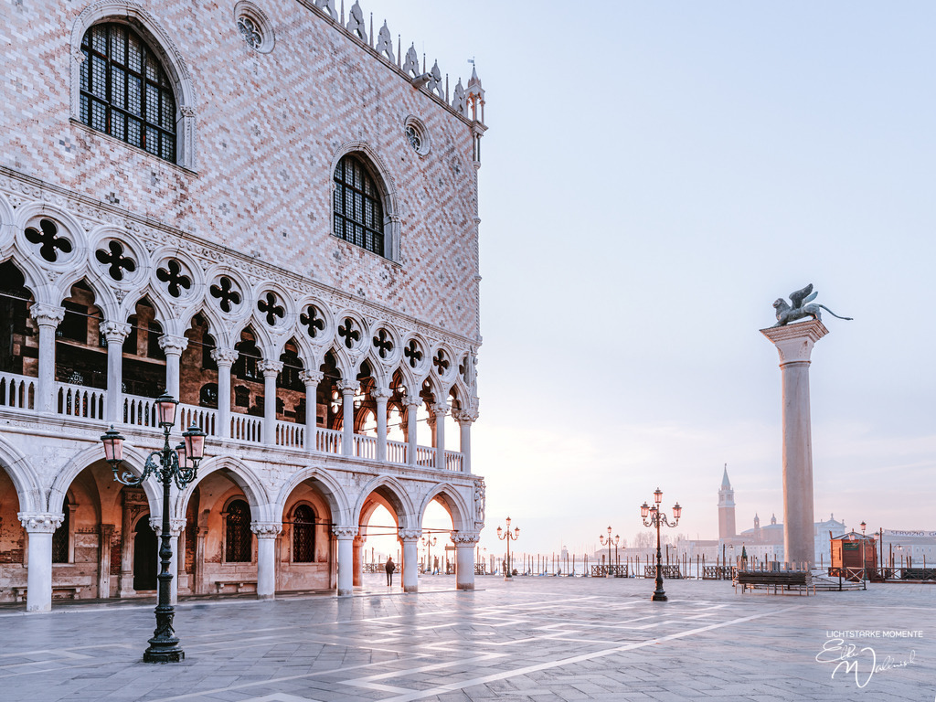 20220309-071234 ITALIEN-Venedig _004-1 Kopie | Herzlich willkommen auf meiner Seite! Ich bin Elke Wallnisch, Deine Fotografin für lichtstarke Momente. Der Name steht für alles, was mich mit der Fotografie verbindet: Das Licht und seine machtvolle Wirkung auf eine Situation oder unsere Stimmung - Realisiert mit Pictrs.com