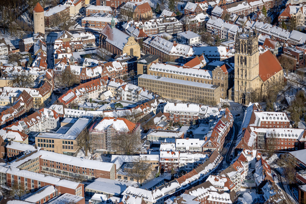 4043962 | MüNSTER 13.02.2021 Winterlich schneebedeckte Altstadtbereich und Innenstadtzentrum in Münster im Bundesland Nordrhein-Westfalen, Deutschland. Weiterführende Informationen bei: Stadt Münster,  Stadtwerke Münster GmbH. // Wintry snowy old Town area and city center in Muenster in the state North Rhine-Westphalia, Germany. Further information at: Stadt Muenster,  Stadtwerke Muenster GmbH. Foto: Gerhard Launer
