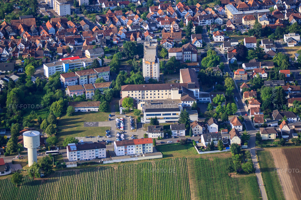 Luftbild: Asklepios Südpfalzkliniken in Kandel im Bundesland Rheinland-Pfalz in Deutschland. Foto: IMG_69774.jpg vom 04.07.2014 durch Werner Riehm/FLY-FOTO.deAsklepios Südpfalzklinik Kandel - Asklepios Südpfalzklinik Kandel