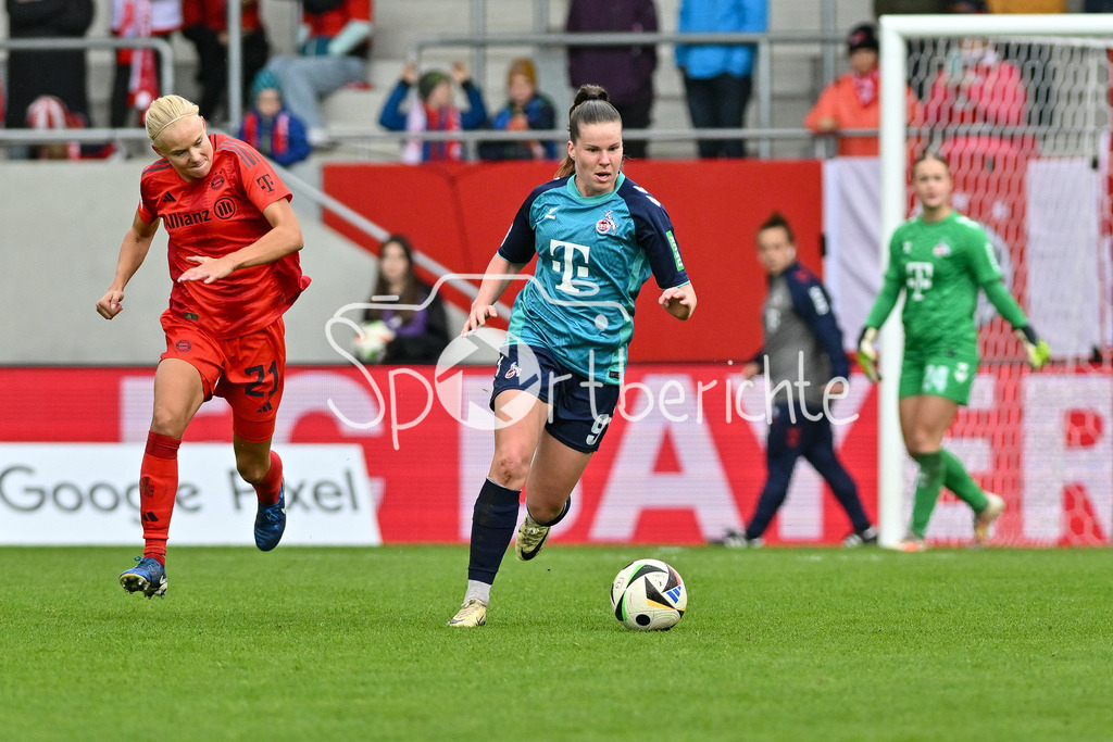 FC Bayern München Frauen - TSG 1899 Hoffenheim Frauen | im Duell Pernille HARDER (FCB #21) und Adriana ACHCINSKA (1. FC Koeln Frauen #9) / Zweikampf / Frauen Bundesliga: FC Bayern München Frauen - 1. FC Köln Frauen, FC Bayern Campus am 05.10.2024