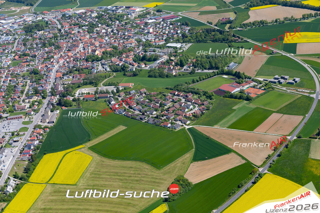Das Luftbild der Stadt Hemau wurde 2021 vom Flugzeug heraus erstellt (keine Drohne) Aufnahmehöhe ca.450 Meter- hohe Bildauflösung und Druck-Qualität garantiert!