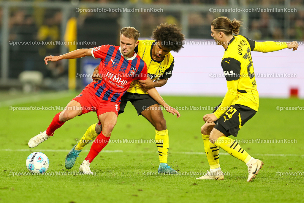 BVB13092401070 | 13.09.2024, 1. Fußball Bundesliga, Borussia Dortmund - 1. FC Heidenheim 1846, Signal Iduna Park, Saison 2024 2025: Zweikampf Leo Scienza (Heidenheim #8) gegen Karim Adeyemi (BVB #27)DFB regulations prohibit any use of photographs as image sequences and or quasi-video.