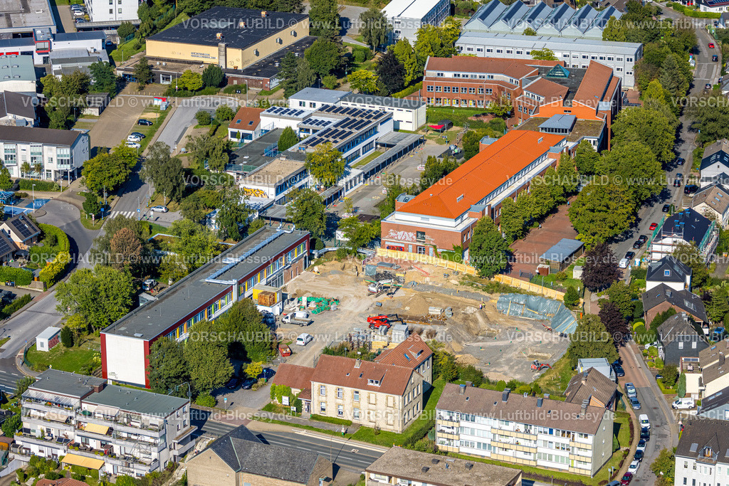 Sprockhoevel240811202Hasslinghausen | Luftbild, Baustelle an der Gevelsberger Straße neben der Stadtbibliothek, Gemeinschaftsgrundschule Haßlinghausen und Wilhelm-Kraft-Gesamschule, Haßlinghausen, Sprockhövel, Ruhrgebiet, Nordrhein-Westfalen, Deutschland