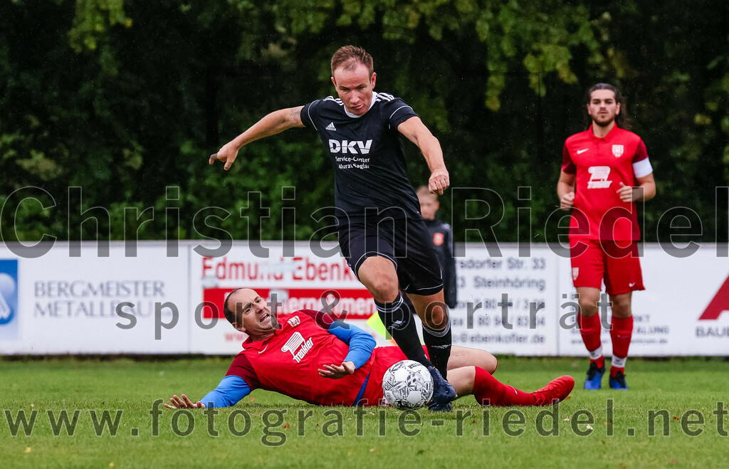 2023-08-27_026_TSV_Steinhoering_gegen_FC_Ebersberg | Steinhöring, Deutschland, 27.08.2023:
Fußball, Kreisklasse 2023 / 2024, 2. Spieltag, TSV Steinhöring gegen FC Ebersberg, Endergebnis: 2:0

Dalibor Matanic (FC Ebersberg, #13), Mijo Bacak (TSV Steinhöring, #6)

Foto: Christian Riedel / fotografie-riedel.net